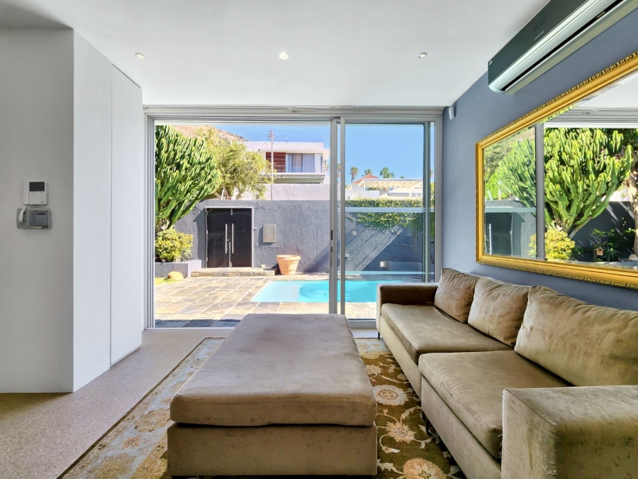 5 Bedroom Property for Sale in Fresnaye Western Cape
